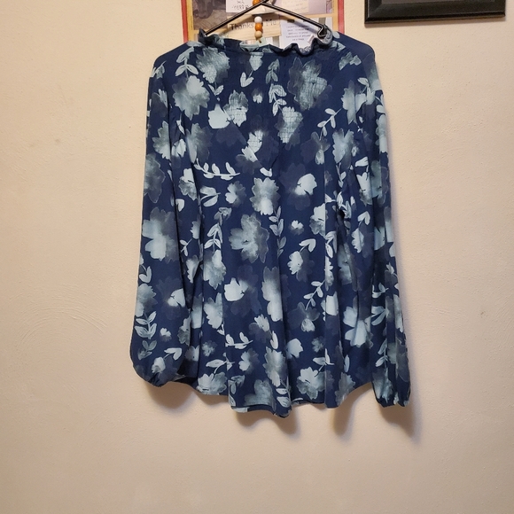 LuLaRoe Tops - LULAROE CLARA SMOCK BLOUSE